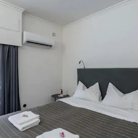 House In House At The Heart Of Exarchia, Extremely Atene