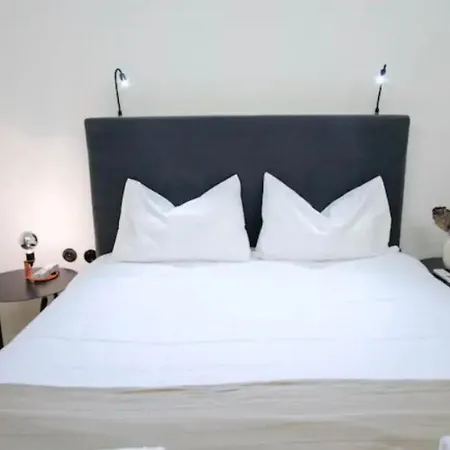 House In House At The Heart Of Exarchia, Extremely Atene